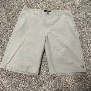 Oakley Men's Light Gray Flat Front Shorts
